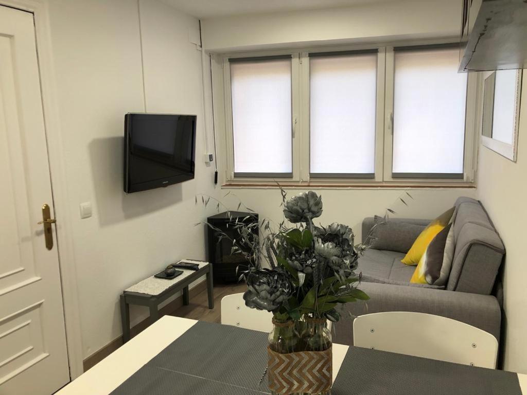 Ferienwohnung Alojamiento Karina Les Exterior foto