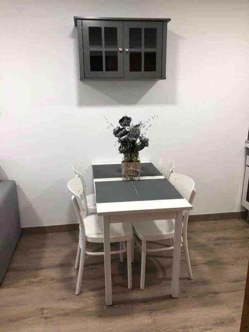 Ferienwohnung Alojamiento Karina Les Exterior foto